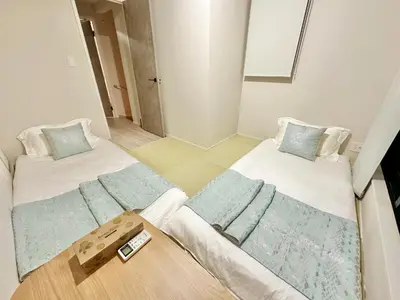 two beds sitting next to each other in a room at Metro 4 min to Shinjuku St Luxury Home in Shinjuku City in Tokyo