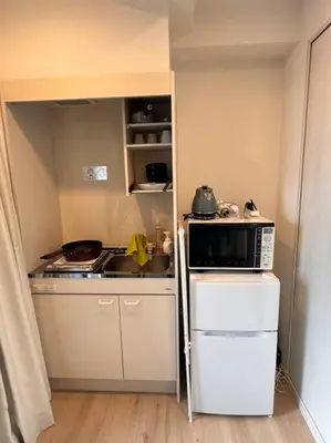 a small kitchen with a stove and a microwave at \u68ee\u4e0b\u99c52\u5206 sky tree view 501 in Tokyo