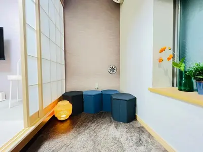 a room with two blue stools and a window at Fang-Shibadaimon-house-MT0300 in Tokyo