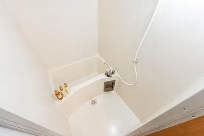 a shower in the ceiling of a room at Happy House NIshi-Koiwa Keisei Koiwa Station 5min in Tokyo
