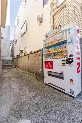 a vending machine on the side of a building at Happy House NIshi-Koiwa Keisei Koiwa Station 5min in Tokyo