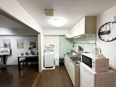 a kitchen with a sink and a clock on the wall at jr\u5c71\u624b\u7ebf \u99d2\u8fbc\u8f66\u7ad93\u5206\u949f \u76f4\u8fbe\u65b0\u5bbf\u6d89\u8c37\u6c60\u888b\u4e0a\u91ce\u79cb\u53f6\u539f Max7 in Tokyo