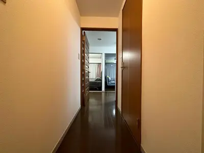 a hallway with an open door to a room at jr\u5c71\u624b\u7ebf \u99d2\u8fbc\u8f66\u7ad93\u5206\u949f \u76f4\u8fbe\u65b0\u5bbf\u6d89\u8c37\u6c60\u888b\u4e0a\u91ce\u79cb\u53f6\u539f Max7 in Tokyo