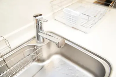 a sink with a faucet and a dish drying rack at ACTResidence\u7b2c\u4e8c 4\u5ba41\u30d0\u30b9\u30eb\u30fc\u30e01\u30b7\u30e3\u30ef\u30fc3\u30c8\u30a4\u30ec in Tokyo