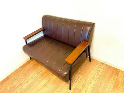 a leather bench with a wooden table in a room at Nr Ikebukuro! Room size 45m2! Free unlimited Wi-Fi! in Tokyo