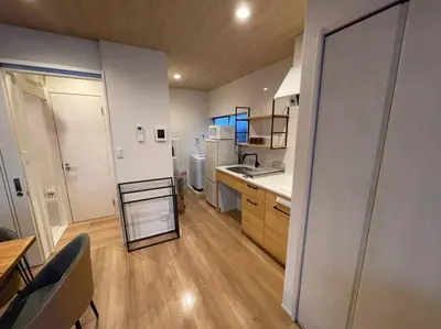 a kitchen with a sink and a counter top at \u30a2\u30f3\u30c9\u30b9\u30c6\u30a4\u5927\u68ee\u897f2\u4e01\u76ee in Tokyo