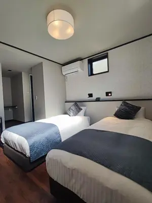 a hotel room with two beds and a window at \u30e9\u30d1\u30f3\u30a2\u30b8\u30eb in Tokyo