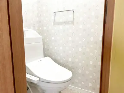 a bathroom with a white toilet and a shower at \u30a2\u30f3\u30c9\u30b9\u30c6\u30a4\u6e0b\u8c37\u672c\u753a5\u4e01\u76ee1f in Tokyo