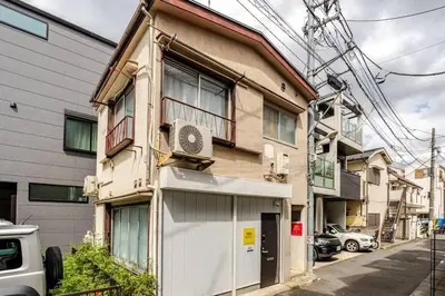 a building with a fan on the side of it at \u30a2\u30f3\u30c9\u30b9\u30c6\u30a4\u6e0b\u8c37\u672c\u753a5\u4e01\u76ee1f in Tokyo