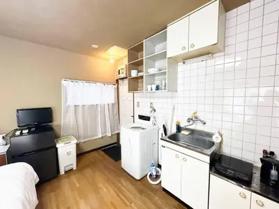 a small kitchen with a sink and a refrigerator at \u30a2\u30f3\u30c9\u30b9\u30c6\u30a4\u6e0b\u8c37\u672c\u753a5\u4e01\u76ee2f in Tokyo