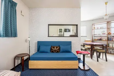 a living room with a blue couch and a table at \u30a2\u30f3\u30c9\u30b9\u30c6\u30a4\u6771\u5411\u5cf61\u4e01\u76ee in Tokyo