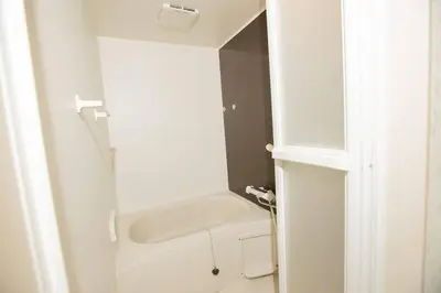 a white bathroom with a sink and a toilet at \u30a2\u30f3\u30c9\u30b9\u30c6\u30a4\u6d45\u83495\u4e01\u76ee2f in Tokyo