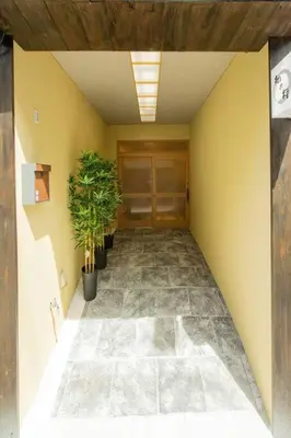 a hallway with potted plants in a building at \u30a2\u30f3\u30c9\u30b9\u30c6\u30a4\u6d45\u83495\u4e01\u76ee2f in Tokyo