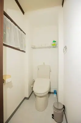a white bathroom with a toilet and a trash can at \u30a2\u30f3\u30c9\u30b9\u30c6\u30a4\u6d45\u83495\u4e01\u76ee2f in Tokyo