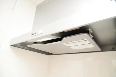 a ceiling light in a kitchen with white walls at \u548c\u30ce\u6953cottage\u7b2c\u4e09 \u65b0\u5bbf\u306e2\u968e\u5efa\u30664\u5ba42\u30b7\u30e3\u30ef\u30fc2\u30c8\u30a4\u30ec in Tokyo