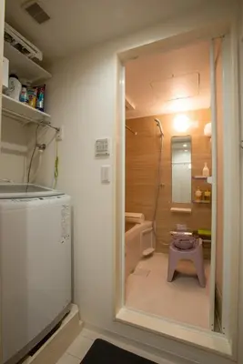 a small bathroom with a shower and a small table at \u30ed\u30fc\u30ba\u30d1\u30fc\u30af\u516b\u756a\u9928 in Tokyo