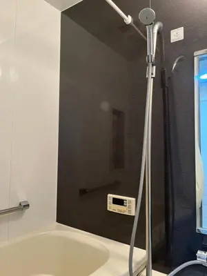 a shower in a bathroom with a bath tub at \u5c0f\u6e13\u8358 in Tokyo