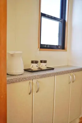 a kitchen counter with a window and two measuring cups at \u6c11\u5bbf\u521d\u661f in Tokyo