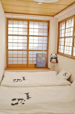 a bed in a room with a window at \u6c11\u5bbf\u521d\u661f in Tokyo