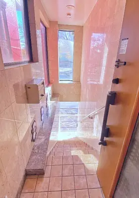 a bathroom with a walk in shower and a walk in shower at \u6c11\u5bbf\u521d\u661f in Tokyo