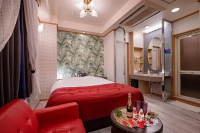 a hotel room with a red bed and a couch at \u30db\u30c6\u30eb\u30db\u30ef\u30a4\u30c8\u30b7\u30c6\u30a323Adults only in Tokyo