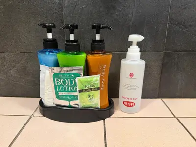a group of four cleaning products sitting on a counter at \u30db\u30c6\u30eb\u30db\u30ef\u30a4\u30c8\u30b7\u30c6\u30a323Adults only in Tokyo