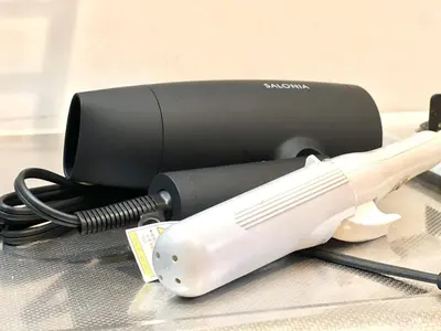a hair dryer sitting on top of a machine at GM35\u65b0\u5bbf\u4e2d\u5fc3 \u8d85\u7ea7\u5546\u5708 \u4ea4\u901a\u67a2\u7ebd \u8f66\u7ad98\u5206\u949f \u6700\u59273\u4eba Shinjuku center 8 mins to ST 3P Maxs \u76f4\u8fbe\u65b0\u5bbf \u6d89\u8c37 \u8868\u53c2\u9053 \u54c1\u5ddd \u6c60\u888b \u4e0a\u91ce \u4ee3\u4ee3\u6728 \u94f6\u5ea7 \u539f\u5bbf in Tokyo