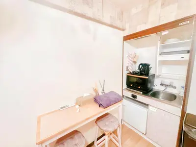 a small kitchen with a desk and a sink at \u65b0\u5bbf\u6b4c\u821e\u4f0e\u753a\u8212\u9002\u516c\u5bd3#7 in Tokyo