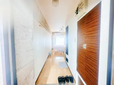 a hallway with at \u65b0\u5bbf\u6b4c\u821e\u4f0e\u753a\u8212\u9002\u516c\u5bd3#7 in Tokyo
