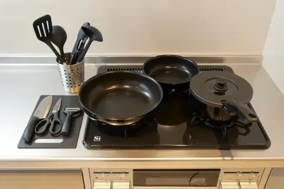 two pots and pans sitting on top of a stove at River Residence BOTAN by Tranova in Tokyo