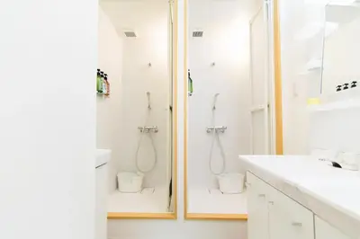 a bathroom with a shower and a sink at SY-HOTEL Kuramae 5mins \u673a\u573a\u76f4\u8fbe \u4ea4\u901a\u4fbf\u5229 \u8535\u524d5\u5206\u949f in Tokyo