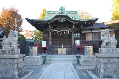 a temple with a building with a roof at ZenAbode303 \u7fbd\u7530\u7a7a\u6e2f\u96fb\u8eca8\u5206 \u90fd\u5fc3\u30a8\u30ea\u30a2\u96fb\u8eca12\u5206 in Tokyo