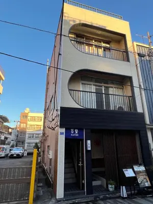 a tall building with a balcony on a street at \u5168\u65b0\u88c5\u4fee\u5357\u54c1\u5dddhaven\u6625 in Tokyo