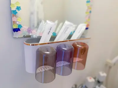 four plastic cups are hanging on a wall at JR\u6da9\u8c37\u7ad9\u6b65\u884c8\u5206\u6700\u8fd1\u8f66\u7ad9\u6b65\u884c4\u5206\u514d\u8d39WiFi\u76f4\u8fbe\u4e1c\u4eac\u539f\u5bbf\u4e0a\u91ce in Tokyo