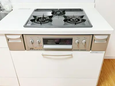 a white stove top oven in a white kitchen at Easily to Ikebukuro Asakusa Shibuya for 5 in Tokyo