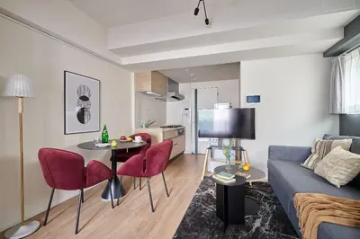 a living room with a couch and a table at \u30a2\u30eb\u30c8\u30f4\u30a3\u30e9\u864e\u30ce\u9580 in Tokyo