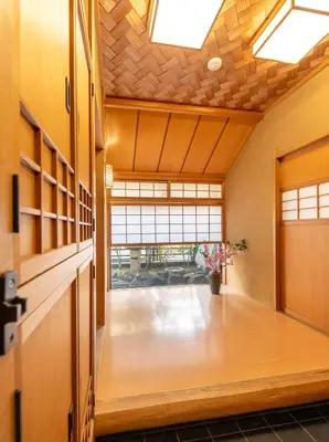 an open hallway with a large window at \u8aa0\u5fc3\u58024f in Tokyo