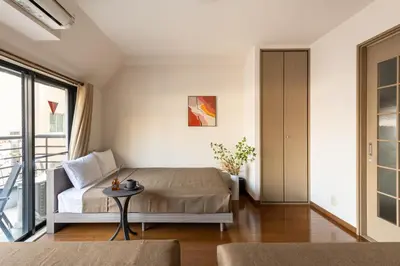 a bedroom with a bed and a table at \u8aa0\u5fc3\u58024f in Tokyo