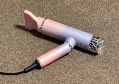 a pink and purple toothbrush sitting on a carpet at \u8aa0\u5fc3\u58024f in Tokyo