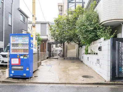 a vending machine sitting on the side of a street at Home Story in Tokyo \u6c5f\u6238\u5ddd\u533a\u5e73\u4e95\u99c5-\u4e0a\u91ce \u79cb\u8449\u539f\u307e\u3067\u76f4\u901a in Tokyo