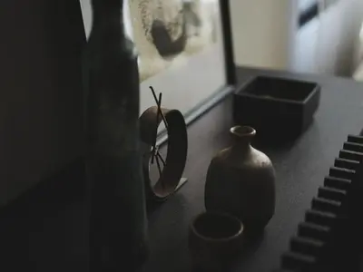 a table with a vase and other items on it at New open \u90fd\u5fc3\u306e\u4e00\u8ed2\u5bb6\u8cb8\u5207 232\u5e73\u7c73 \u65b0\u5bbf\u99c54\u5206 \u6e0b\u8c3710\u5206 \u7121\u6599\u99d0\u8eca\u58343\u53f0 \u6700\u5bc4\u99c52\u5206 in Tokyo