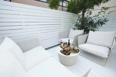 a patio with two chairs and a tray of food and drinks at New open \u90fd\u5fc3\u306e\u4e00\u8ed2\u5bb6\u8cb8\u5207 232\u5e73\u7c73 \u65b0\u5bbf\u99c54\u5206 \u6e0b\u8c3710\u5206 \u7121\u6599\u99d0\u8eca\u58343\u53f0 \u6700\u5bc4\u99c52\u5206 in Tokyo