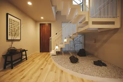 a living room with a staircase and a table at New open \u90fd\u5fc3\u306e\u4e00\u8ed2\u5bb6\u8cb8\u5207 232\u5e73\u7c73 \u65b0\u5bbf\u99c54\u5206 \u6e0b\u8c3710\u5206 \u7121\u6599\u99d0\u8eca\u58343\u53f0 \u6700\u5bc4\u99c52\u5206 in Tokyo