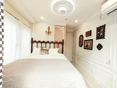 a bedroom with a large white bed in a room at ds' 2ROOMS NEW APT Max 6P 临近商业街 2室1厅1卫生间 交通便利 最大6人 Max 6P 方便到达新宿 涉谷 表参道 池袋 in Tokyo