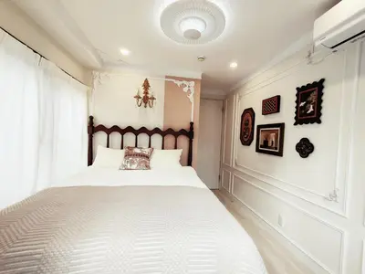a bedroom with a large white bed in a room at ds' 2ROOMS NEW APT Max 6P 临近商业街 2室1厅1卫生间 交通便利 最大6人 Max 6P 方便到达新宿 涉谷 表参道 池袋 in Tokyo