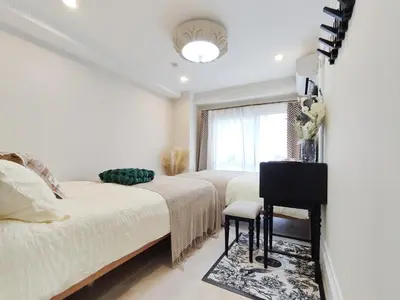 a bedroom with two beds and a window at ds' 2ROOMS NEW APT Max 6P 临近商业街 2室1厅1卫生间 交通便利 最大6人 Max 6P 方便到达新宿 涉谷 表参道 池袋 in Tokyo