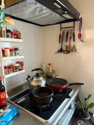 a kitchen stove with two pots and pans on it at \u7ae5\u7ae5\u6c11\u5bbf in Tokyo