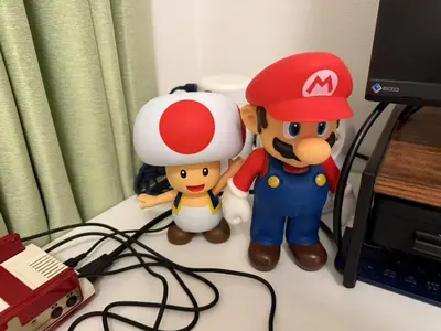 a group of mario figurines sitting on a desk at \u5143\u685c2\u53f7\u4e0a\u91ce\u6d45\u8349\u9ad8\u7d1a\u6c11\u6cca\u6700\u59278\u4eba\u99c56\u5206\u9ad8\u7d1a\u30d6\u30e9\u30f3\u30c9\u30d9\u30c3\u30c9\u5bb6\u5ead\u6620\u753b\u9928\u7121\u6599\u81ea\u8ee2\u8eca in Tokyo