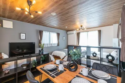 a living room with a dining table and a room with a bed at \u30bb\u30f3\u30c8\u30e9\u30eb\u30d5\u30a3\u30fc\u30eb\u30c9 in Tokyo