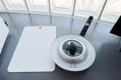 a white appliance sitting on top of a table at SAKURA Residence\u76ee\u9ed2 301 in Tokyo